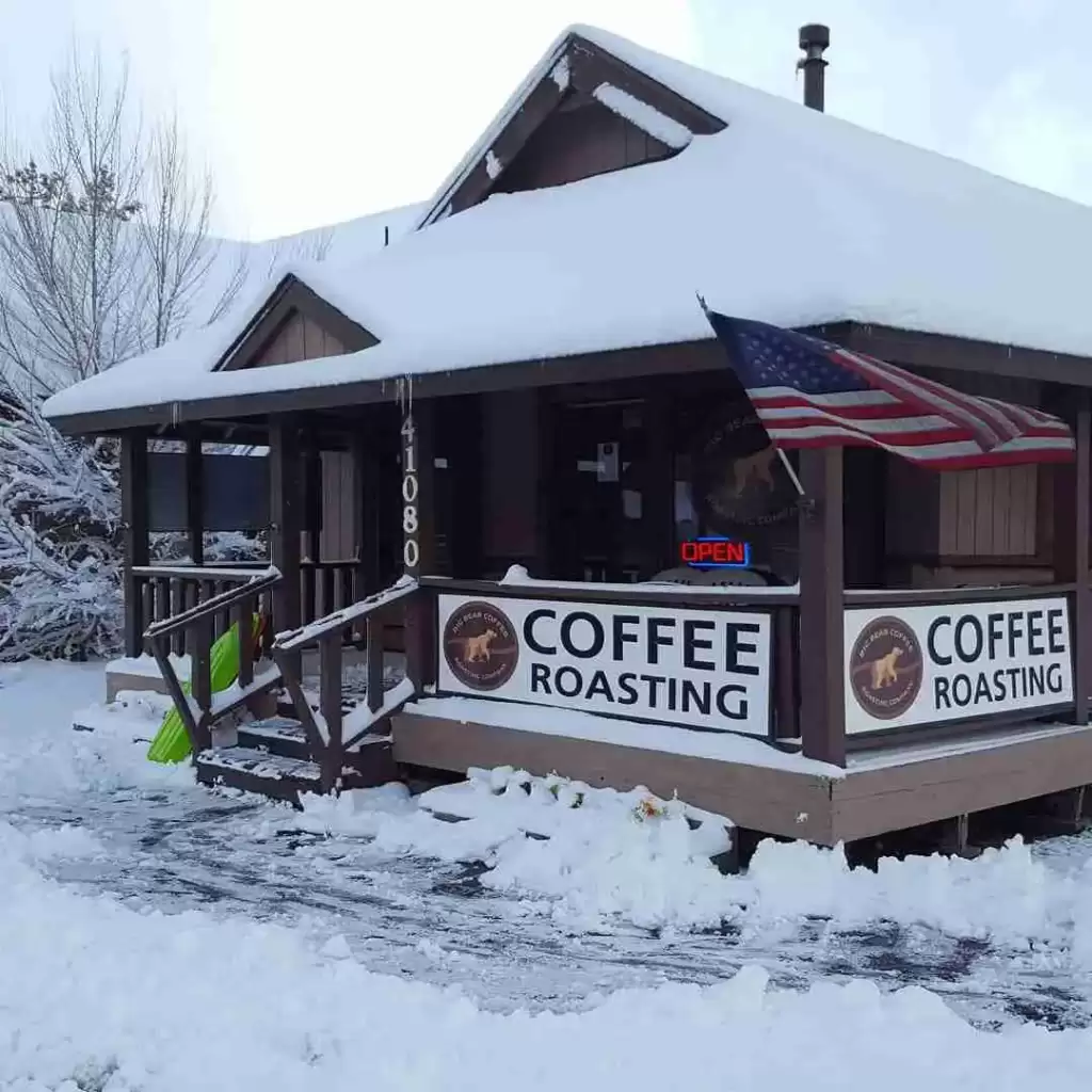 The shop of Big Bear Coffee Roasting is very attractive and famous that is cover by the snow.