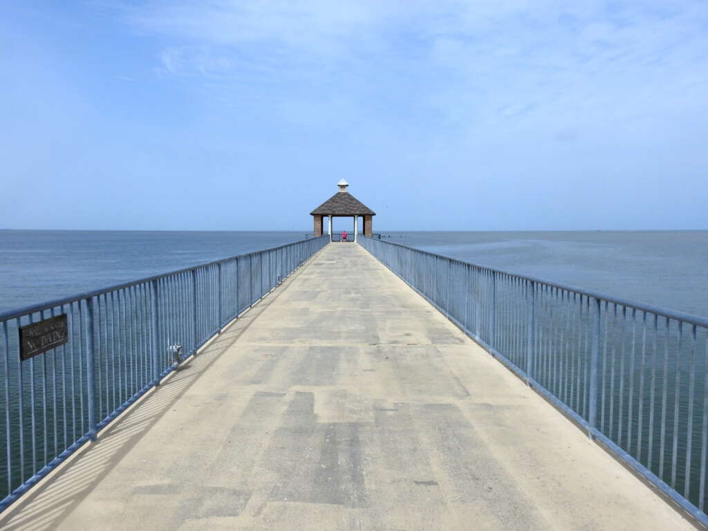 Fontainebleau State Park is a beautiful park and amazing sky view. it consist of an amazing beach. it is family friend resort, people like it very much.