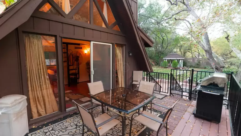 The Oak Creek Terrace is also the place of Sedona surrounded with big tress