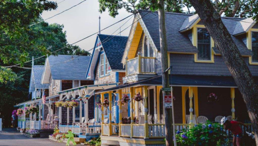 Oak-Bluffs-Gingerbread are the houses of Martha's Vineyardis a beautiful area and eye catching buildings