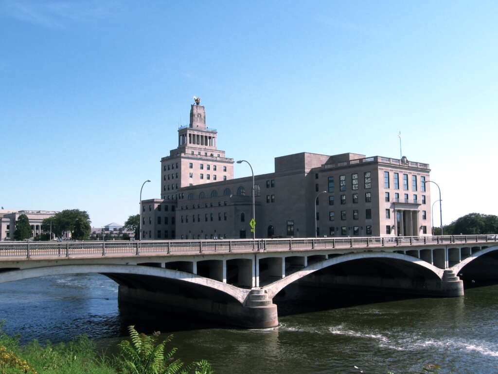 Cedar Rapids is a beautiful city , People Came and Spend their vocations & enjoy .