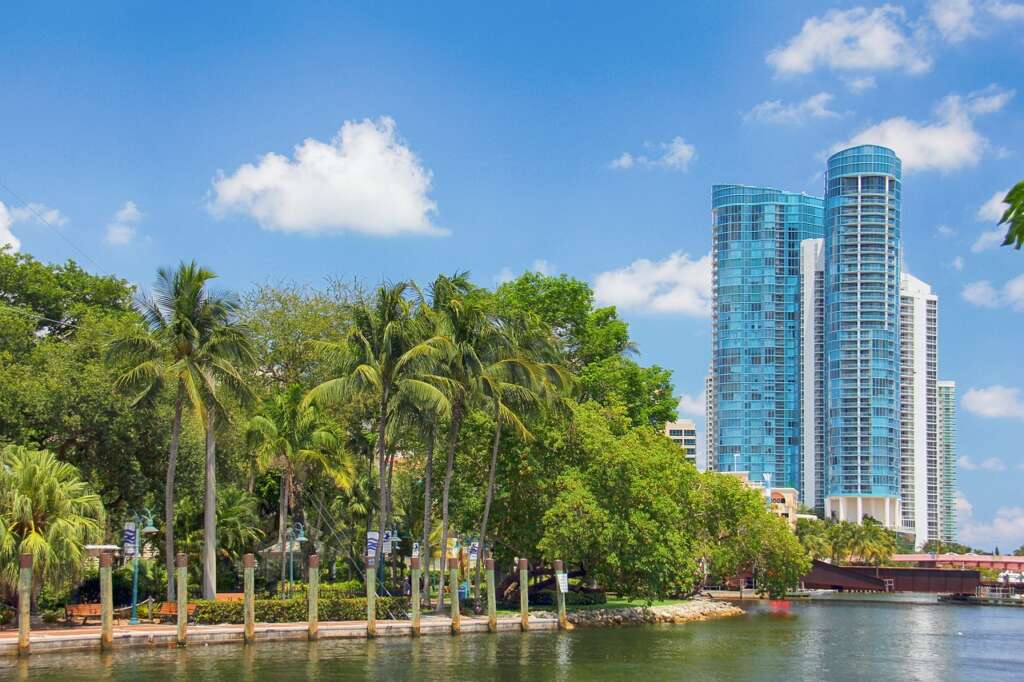 A beautiful view under the blue sky is Fort Lauderale city