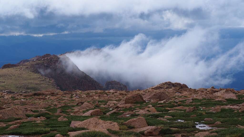 The attractive view of clouds over the mountain in Pikes Peak Park
