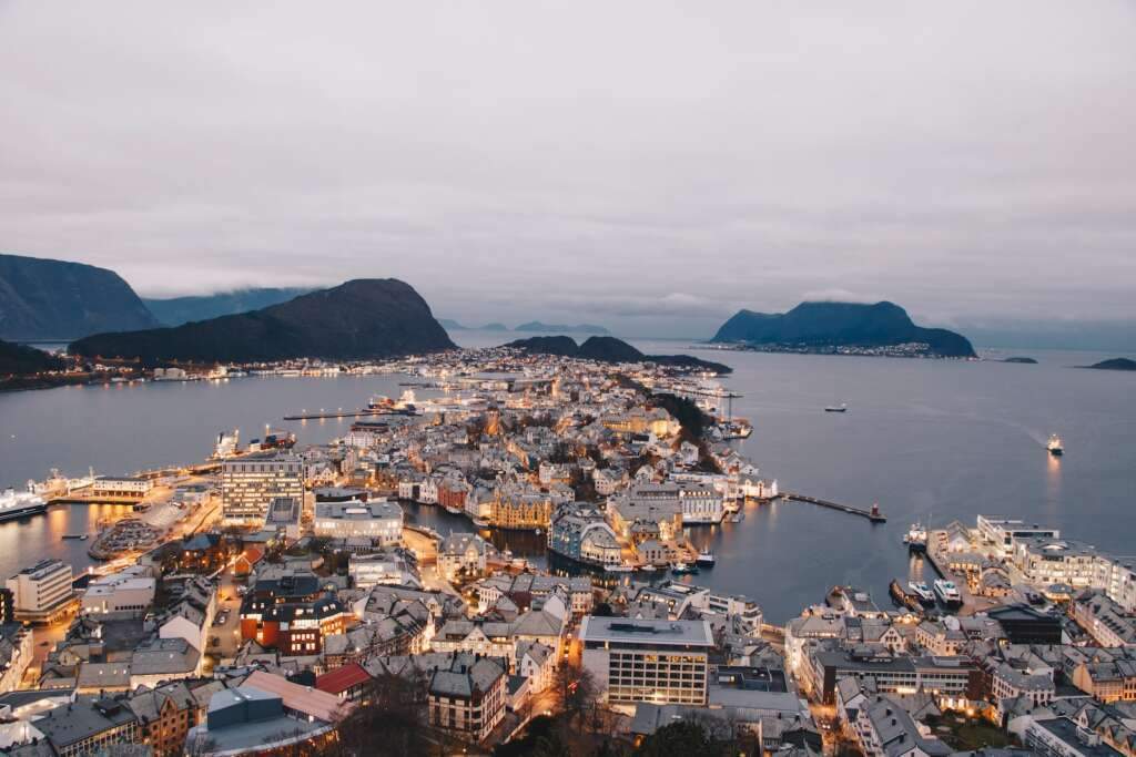 bird's-eye view photo of city near ocean