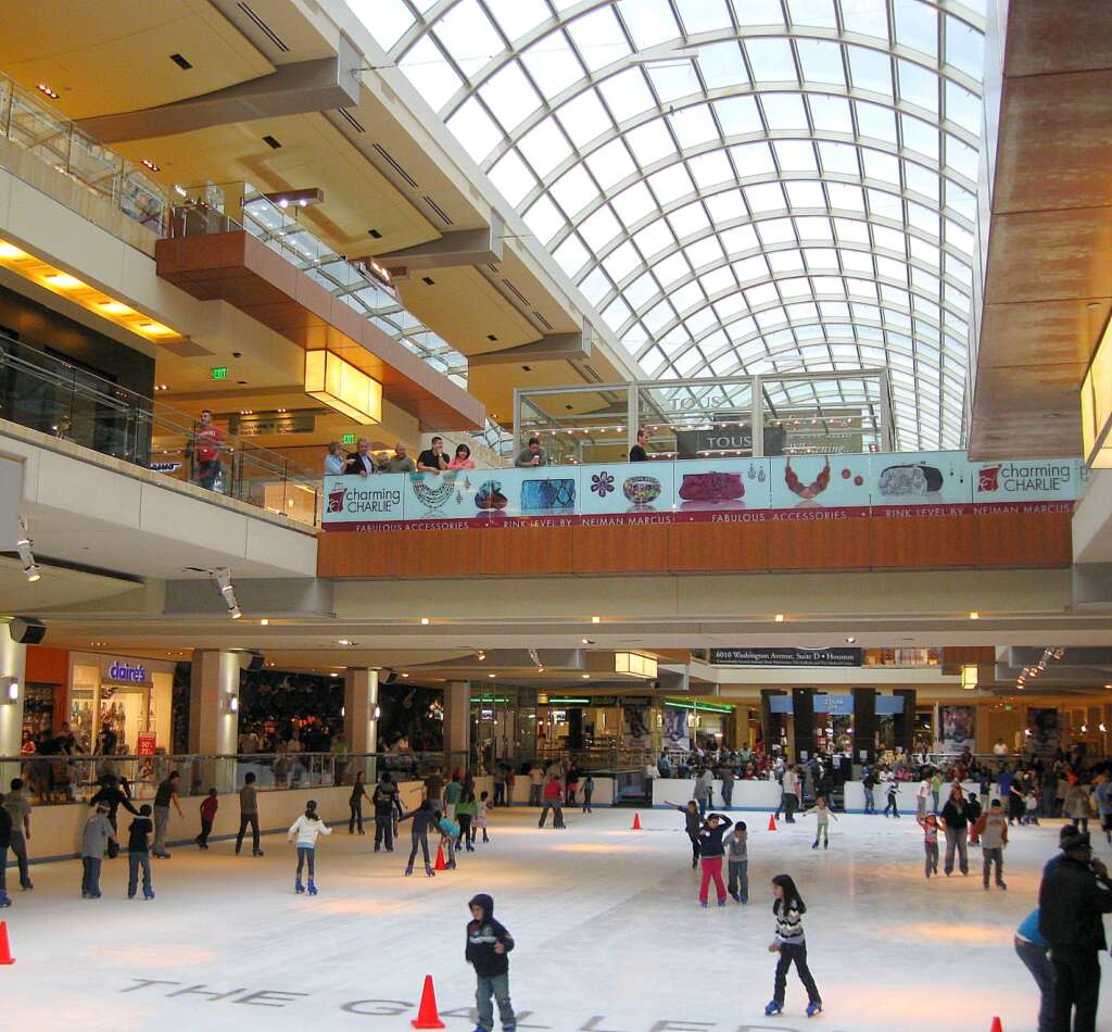 The Ice-skating is one of the charming activity in Houston. A lot of children like to do skating here.